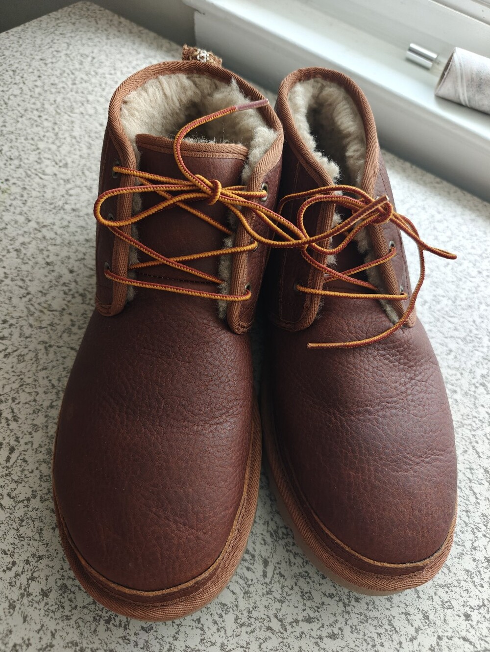 UGG MEN NEUMEL PINNACLE  LEATHER CHUKKA Boots US 10 Shearling Brown EUC
